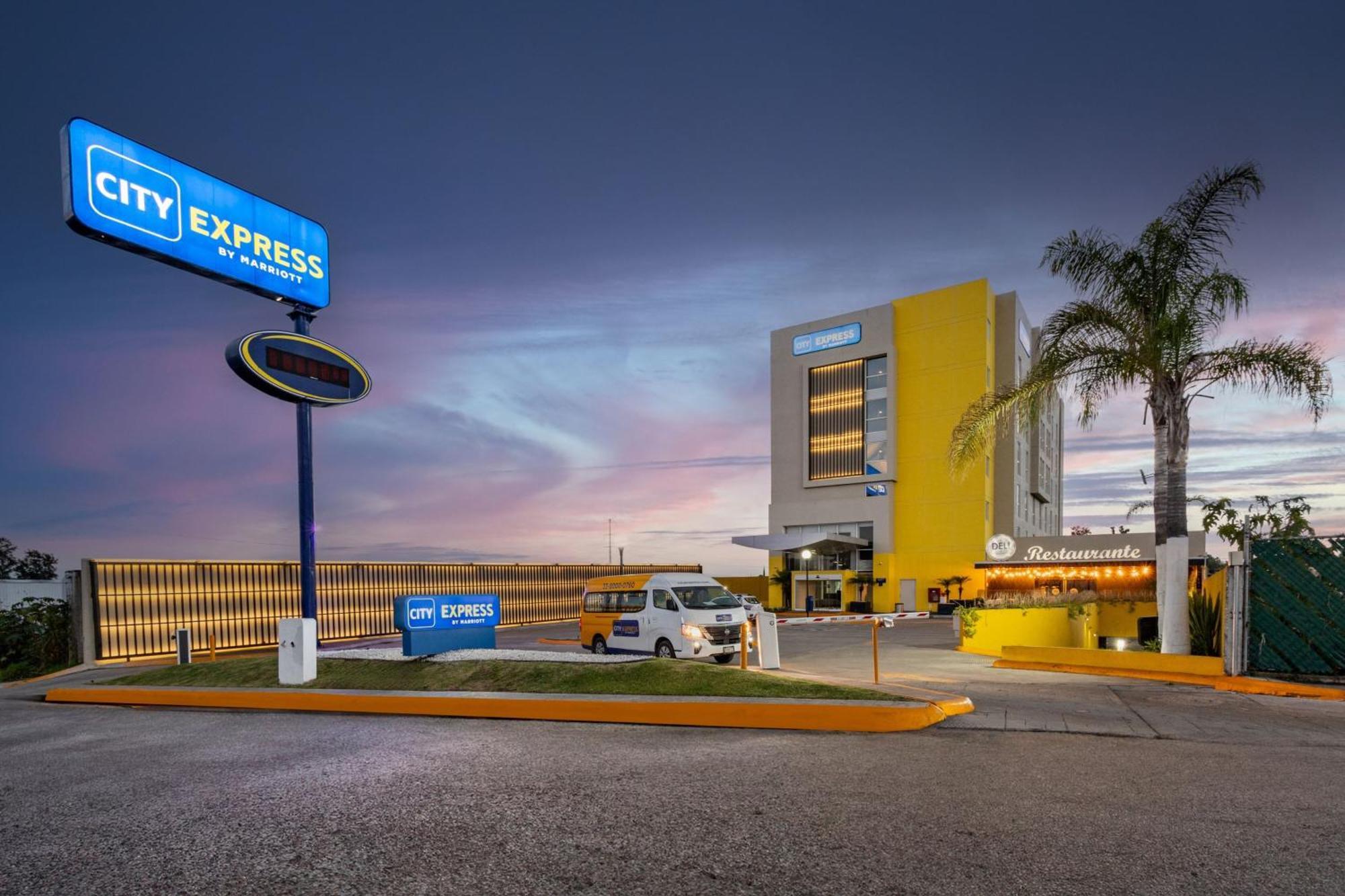 City Express By Marriott Guadalajara Aeropuerto Las Pintas Exterior photo